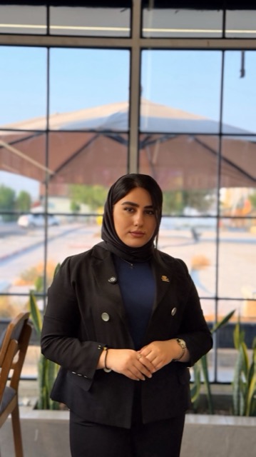 پرتره کیمیا طالبی، بنیان‌گذار و مدیر زبان کیمیا طالبی